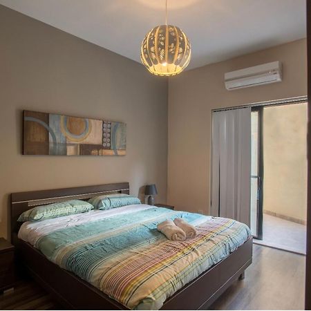 Bugibba Square Seaview 3 Bedroom Apartment San Pawl il-Baħar Kültér fotó
